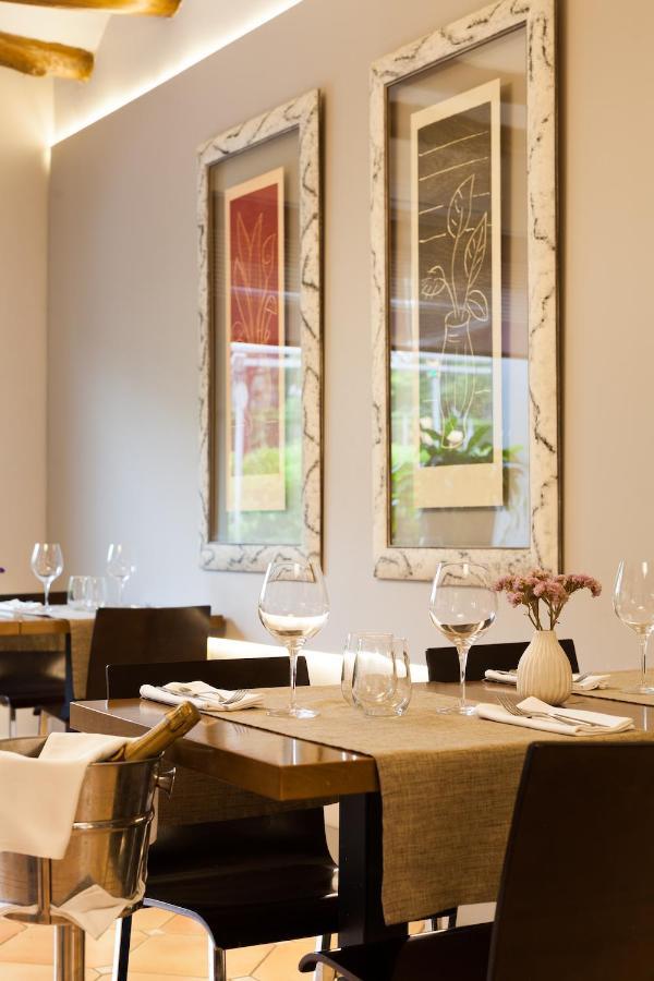Hostal Restaurant Roma Cubells Exterior foto